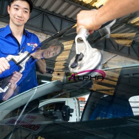 ร้านเปลี่ยนกระจกรถซุปเปอร์คาร์ สมุทรปราการ